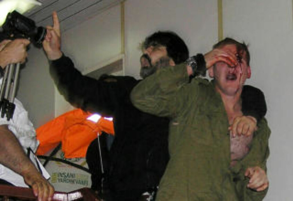 TYRKISK STORAVIS: Bildene som i dag trykkes i tyrkiske Hurriyet, er gjort tilgjengelig for verdenspressen. Foto: AFP/HURRIYET TYRKISK STORAVIS: Bildene som i dag trykkes i tyrkiske Hurriyet, er gjort tilgjengelig for verdenspressen. Foto: AFP/HURRIYET