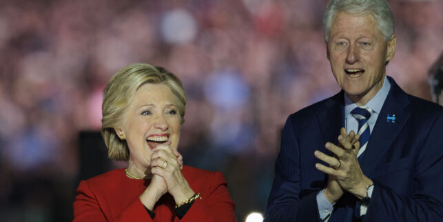 image: Hillary og Bill har avgitt sine stemmer: - Jeg føler meg ydmyk