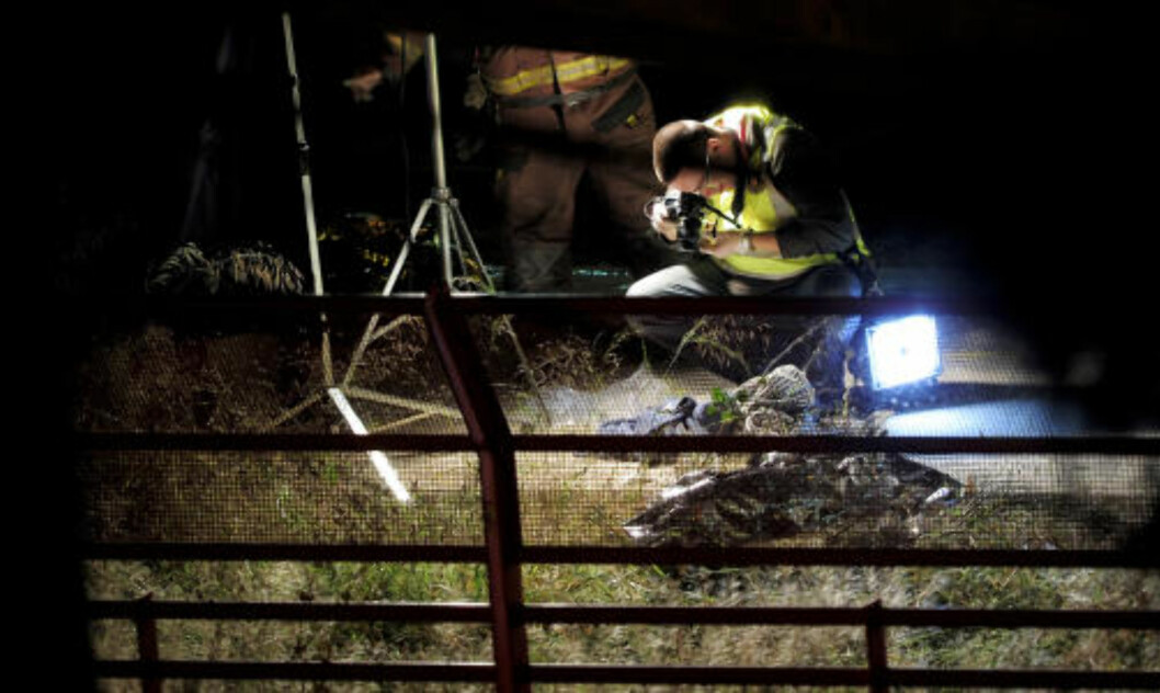 <strong>DØDE FUNNET OVER ET STORT OMRÅDE:</strong> Politi og redningsarbeidere fant døde og skadde over et stort område. Minst 12 er døde og ytterligere 13 skadd. Foto: SCANPIX/AFP PHOTO / JOSEP LAGO <strong>DØDE FUNNET OVER ET STORT OMRÅDE:</strong> Politi og redningsarbeidere fant døde og skadde over et stort område. Minst 12 er døde og ytterligere 13 skadd. Foto: SCANPIX/AFP PHOTO / JOSEP LAGO