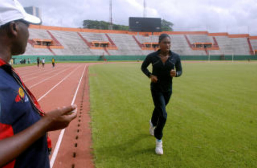 <strong>HEDRET:</strong> Semenya fikk en æresutmerkelse i Elfenbenskysten for sin innsats i VM i fjor. Foto: AP <strong>HEDRET:</strong> Semenya fikk en æresutmerkelse i Elfenbenskysten for sin innsats i VM i fjor. Foto: AP