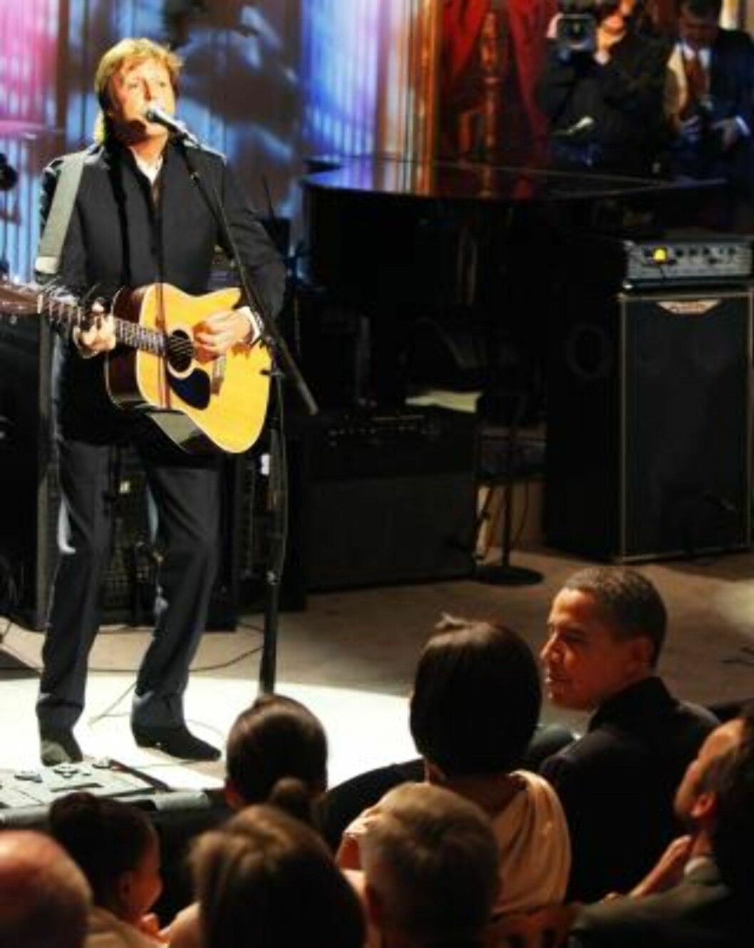 <strong>LEVER:</strong> Paul McCartney er ikke død, slik som «tulledokumentaren» hevder. Her sammen med president Barack Obama i tidligere i sommer. Foto: Scanpix. <strong>LEVER:</strong> Paul McCartney er ikke død, slik som «tulledokumentaren» hevder. Her sammen med president Barack Obama i tidligere i sommer. Foto: Scanpix.