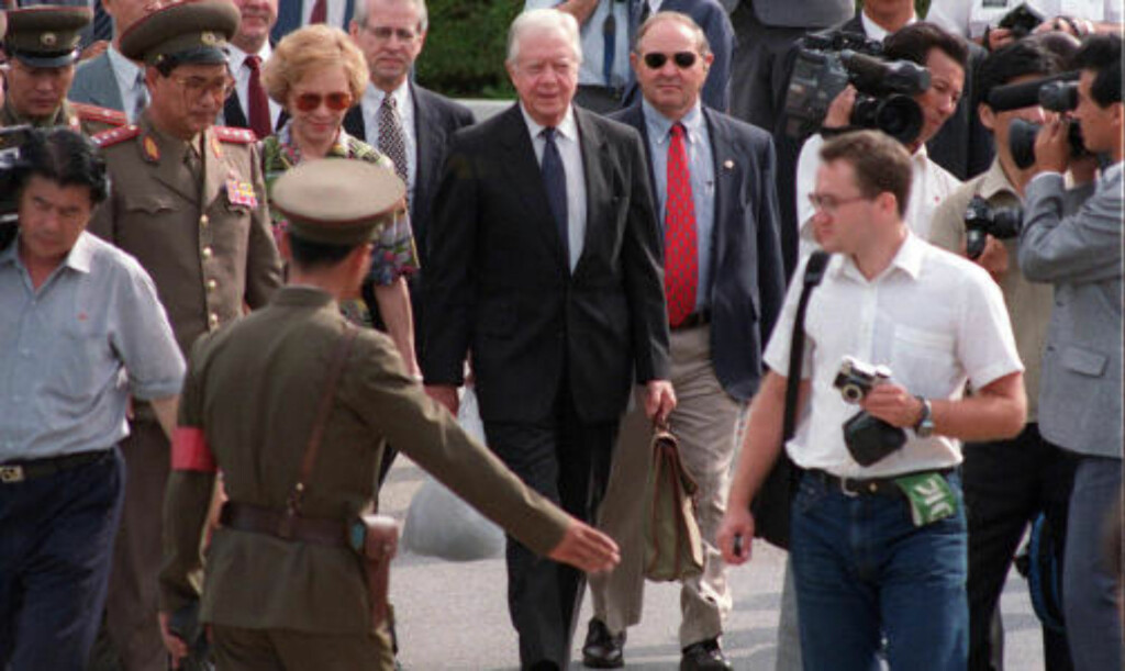 VAR PÅ KONTROVERSIELT BESØK I NORD-KOREA I 1994;: For 16 år siden var tidligere president Jimmy Carter og kona Rosalynn også på besøk i Nord-Korea, og møtte landets daværende leder, Kim Il-sung. Foot: SCANPIX/AFP PHOTO / FILES VAR PÅ KONTROVERSIELT BESØK I NORD-KOREA I 1994;: For 16 år siden var tidligere president Jimmy Carter og kona Rosalynn også på besøk i Nord-Korea, og møtte landets daværende leder, Kim Il-sung. Foot: SCANPIX/AFP PHOTO / FILES