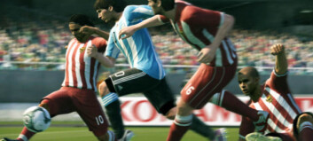 «Pro Evo 2011» går rett i strupen på «FIFA 11» «Pro Evo 2011» går rett i strupen på «FIFA 11»