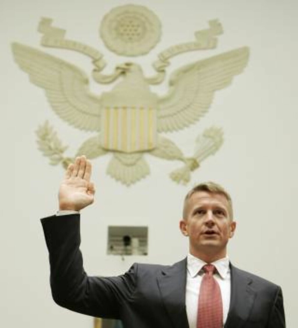 PÅ FLYTTEFOT: Blackwater-grunnlegger Erik Prince sier han trenger en pause fra USA... Foto: REUTERS/Larry Downing PÅ FLYTTEFOT: Blackwater-grunnlegger Erik Prince sier han trenger en pause fra USA... Foto: REUTERS/Larry Downing