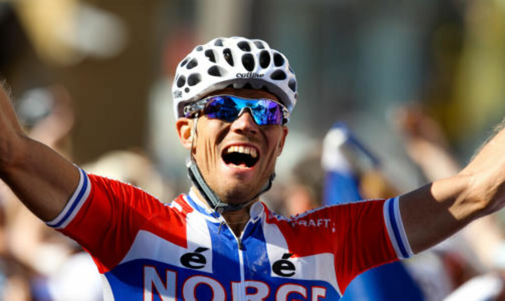 GULLJUBELEN: Her går det opp for Thor Hushovd at han er verdensmester. Foto: Mark Gunter/AFP GULLJUBELEN: Her går det opp for Thor Hushovd at han er verdensmester. Foto: Mark Gunter/AFP