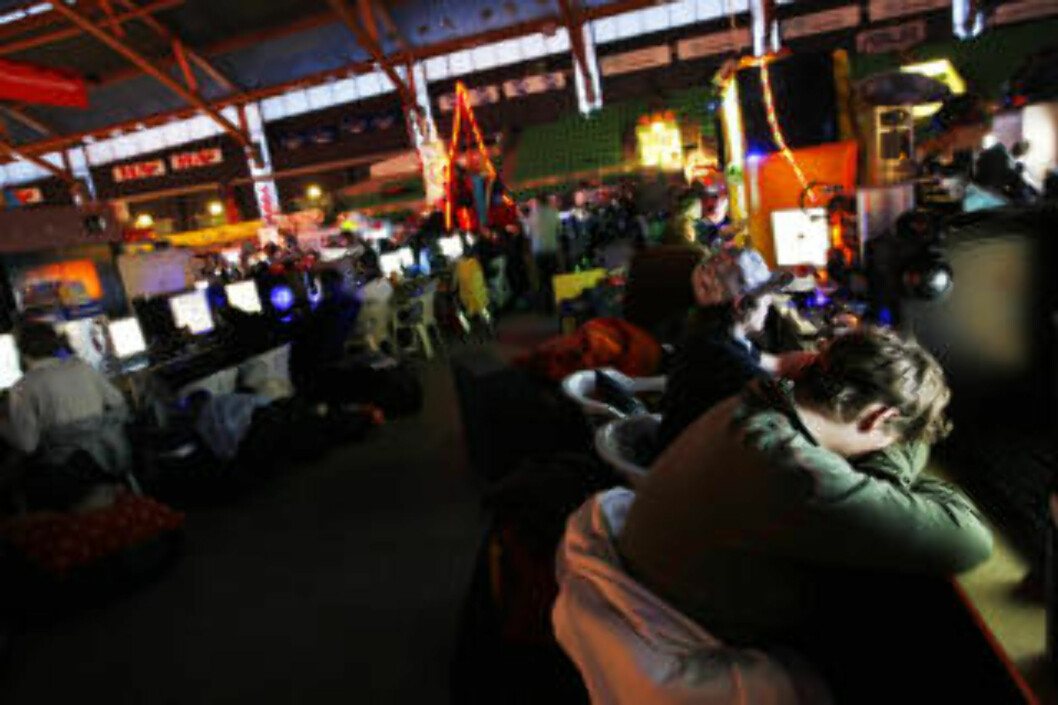DATAFEST: I Norge samles over 5 000 datafrelste seg hvert år for å spille dataspill. Arrangementet er et av verdens største. Det største skal angivelig skje årlig i Sverige, på "Dreamhack".
Foto: Håkon Mosvold Larsen / SCANPIX . DATAFEST: I Norge samles over 5 000 datafrelste seg hvert år for å spille dataspill. Arrangementet er et av verdens største. Det største skal angivelig skje årlig i Sverige, på "Dreamhack".
Foto: Håkon Mosvold Larsen / SCANPIX .