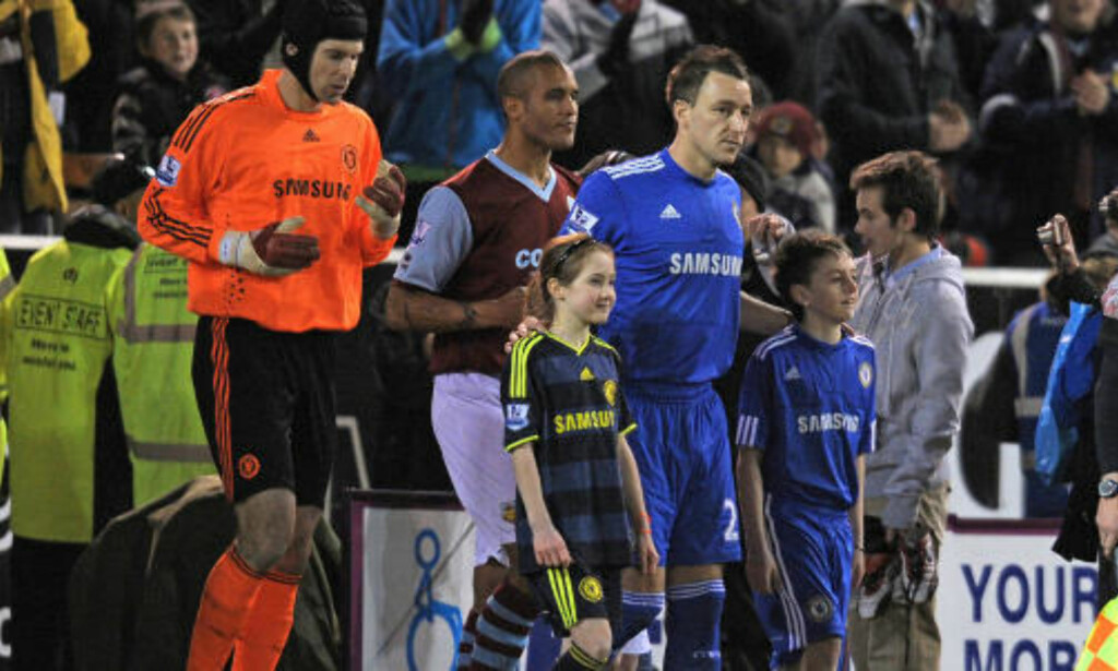 EN TEST PÅ MENTAL STYRKE: John Terry ledet laget sitt ut på banen mot Burnely i kveld. Foto: AFP PHOTO/ANDREW YATES EN TEST PÅ MENTAL STYRKE: John Terry ledet laget sitt ut på banen mot Burnely i kveld. Foto: AFP PHOTO/ANDREW YATES