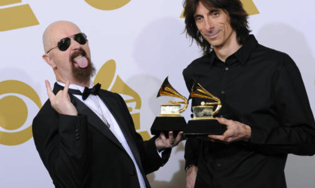 BESTE METAL-FREMFØRING: Også Judas Priest (debuterte i 1974) fikk sin første Grammy i natt. Den ble tatt imot av vokalist Rob Halford (til venstre) og trommeslager Scott Travis. Foto: SCANPIX/AP Photo/Mark J. Terrill BESTE METAL-FREMFØRING: Også Judas Priest (debuterte i 1974) fikk sin første Grammy i natt. Den ble tatt imot av vokalist Rob Halford (til venstre) og trommeslager Scott Travis. Foto: SCANPIX/AP Photo/Mark J. Terrill