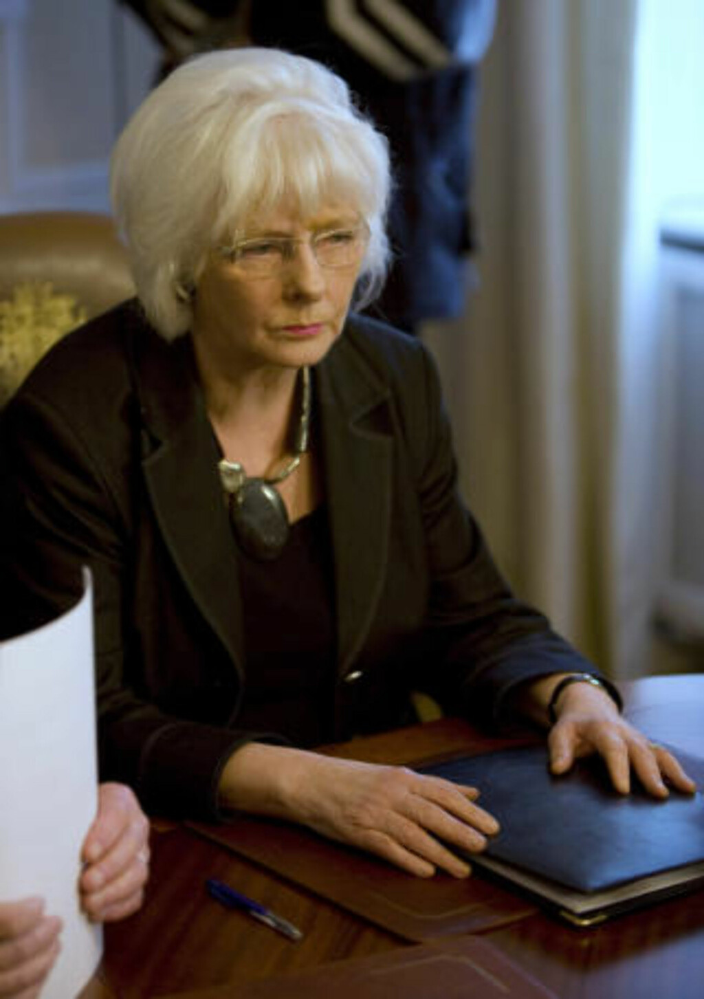 - VIL PRESENTERE NYTT FORSLAG: Den islandsk regjeringen med statsminister Johanna Sigurdardottir i front vil ifølge Financial Times legge fram et nytt forslag om tilbakebetaling av gjeld innen få dager. Foto: REUTERS/Ingolfur Juliusson/SCANPIX - VIL PRESENTERE NYTT FORSLAG: Den islandsk regjeringen med statsminister Johanna Sigurdardottir i front vil ifølge Financial Times legge fram et nytt forslag om tilbakebetaling av gjeld innen få dager. Foto: REUTERS/Ingolfur Juliusson/SCANPIX