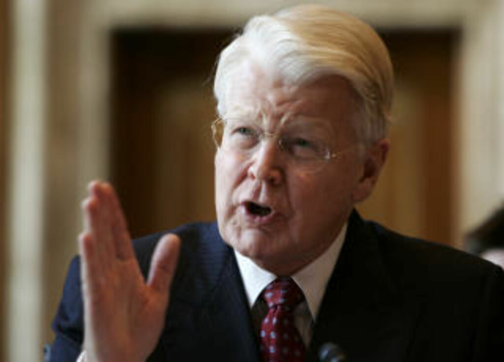 SKREV IKKE UNDER: Islands president Olafur Ragnar Grimsson vil at folket skal bestemme. Foto: AP Photo/Evan Vucci/SCANPIX SKREV IKKE UNDER: Islands president Olafur Ragnar Grimsson vil at folket skal bestemme. Foto: AP Photo/Evan Vucci/SCANPIX