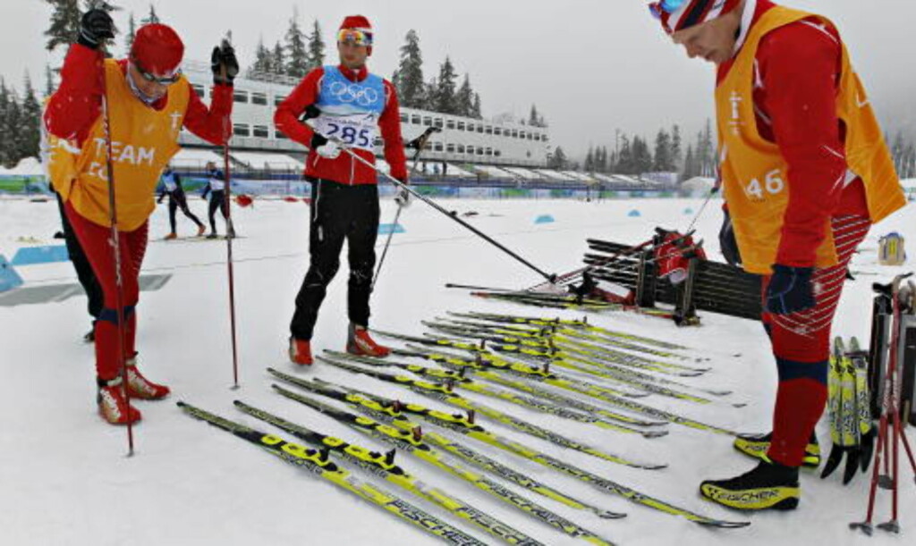 FORANDRET PÅ ÉN TING: Bronsevinner Marit Bjørgen og Petter Northug gikk i utgangspunktet på identiske ski. Men i siste liten ble det lagt på manuell struktur med et verktøy på skiparet til Northug, forteller smører Perry Olsson.
Foto: ARNT E. FOLVIK FORANDRET PÅ ÉN TING: Bronsevinner Marit Bjørgen og Petter Northug gikk i utgangspunktet på identiske ski. Men i siste liten ble det lagt på manuell struktur med et verktøy på skiparet til Northug, forteller smører Perry Olsson.
Foto: ARNT E. FOLVIK