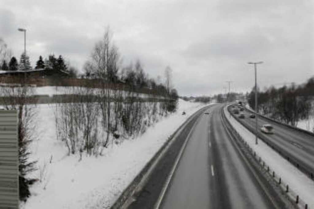 HER BLE HUN FRAKTET: På denne veien mellom Bærum og Dikemark i Asker har bilen med Faiza i bagasjerommet kjørt. Mobilbevegelsene hennes stopper i Dikemark. FOTO: JON TERJE HELLGREN HANSEN HER BLE HUN FRAKTET: På denne veien mellom Bærum og Dikemark i Asker har bilen med Faiza i bagasjerommet kjørt. Mobilbevegelsene hennes stopper i Dikemark. FOTO: JON TERJE HELLGREN HANSEN