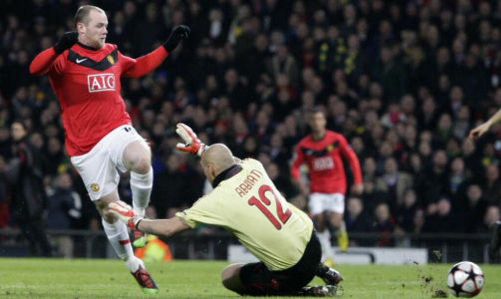 NUMMER TO: Rooney slo lufta helt ut av Milan like etter pause.Foto: SCANPIX/AP/Jon Super NUMMER TO: Rooney slo lufta helt ut av Milan like etter pause.Foto: SCANPIX/AP/Jon Super