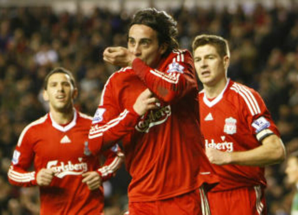 FØRSTE LIVERPOOL-MÅL: Alberto Aquilani fikk for en gangs skyld starte for Liverpool, og svarte med sitt første ligamål for de røde. Foto: AP/Tim Hales FØRSTE LIVERPOOL-MÅL: Alberto Aquilani fikk for en gangs skyld starte for Liverpool, og svarte med sitt første ligamål for de røde. Foto: AP/Tim Hales