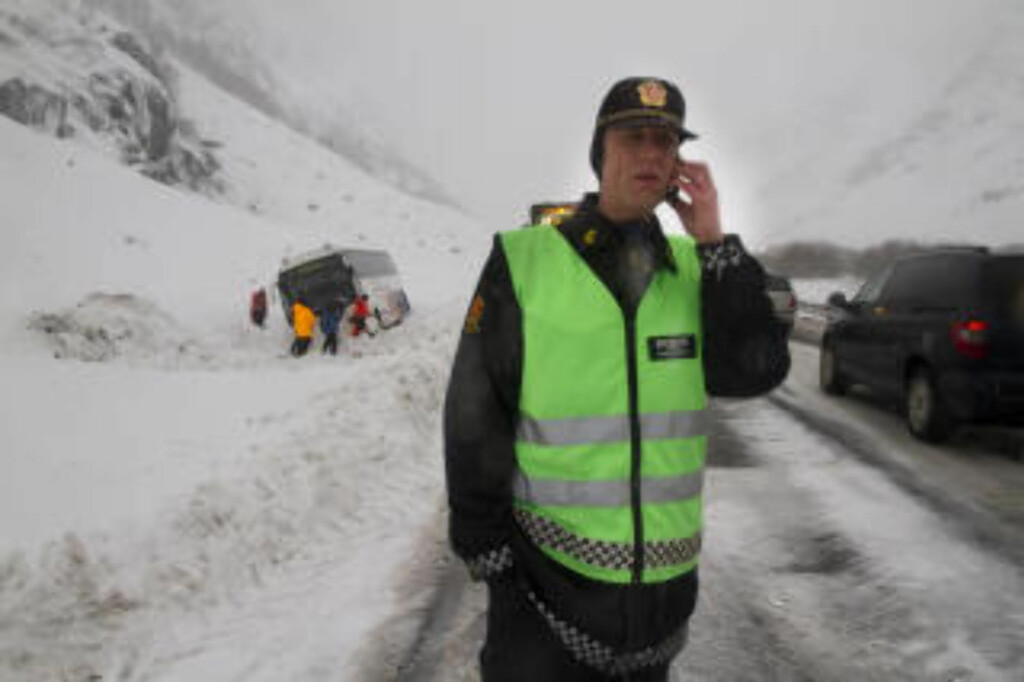 -INGEN FYSISK SKADD: Det var totalt 19 personer i bussen. Foto: Olav Øygard/Dagbladet -INGEN FYSISK SKADD: Det var totalt 19 personer i bussen. Foto: Olav Øygard/Dagbladet