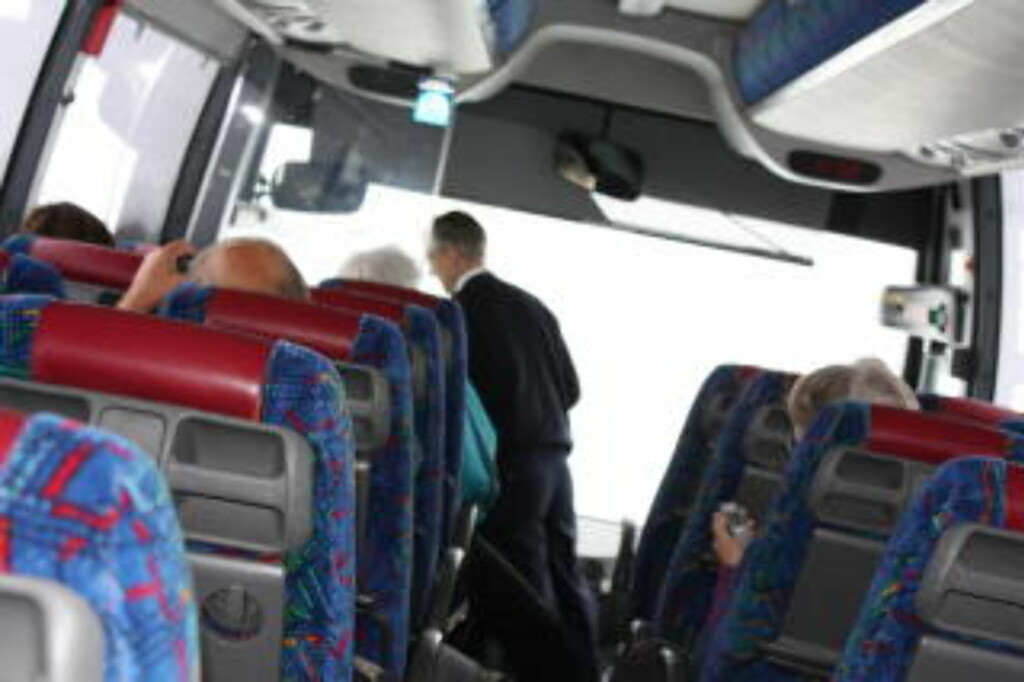SNØKAOS: Slik så det ut inne i bussen da den ble kastet av veien. Foto: Sol Andrea Taklo. SNØKAOS: Slik så det ut inne i bussen da den ble kastet av veien. Foto: Sol Andrea Taklo.