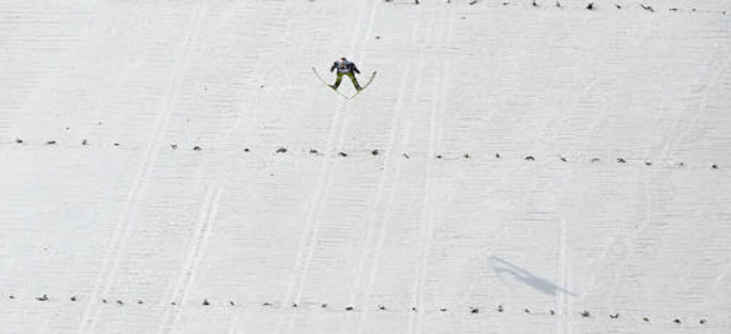 SUVEREN IGJEN: Nok en gang var sveitsiske Simon Ammann i en klasse for seg, og slo sølvvinner Gregor Schlierenzauer med 25,5 poeng. Foto: Hrvoje Polan, AFP/Scanpix SUVEREN IGJEN: Nok en gang var sveitsiske Simon Ammann i en klasse for seg, og slo sølvvinner Gregor Schlierenzauer med 25,5 poeng. Foto: Hrvoje Polan, AFP/Scanpix