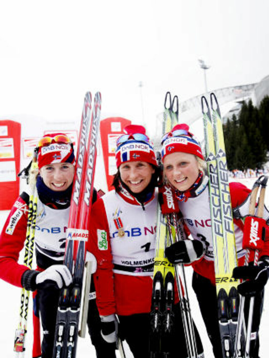 REPRISE: Her jubler Marit Bjørgen, Kristin Størmer Steira (t.v.) og Therese Johaug (t.h.) for trippelseier på tremila i Holmenkollen sist helg. I dag kom de samme tre først i mål på skiathlom i Falun. Foto: Stian Lysberg Solum, Scanpix REPRISE: Her jubler Marit Bjørgen, Kristin Størmer Steira (t.v.) og Therese Johaug (t.h.) for trippelseier på tremila i Holmenkollen sist helg. I dag kom de samme tre først i mål på skiathlom i Falun. Foto: Stian Lysberg Solum, Scanpix