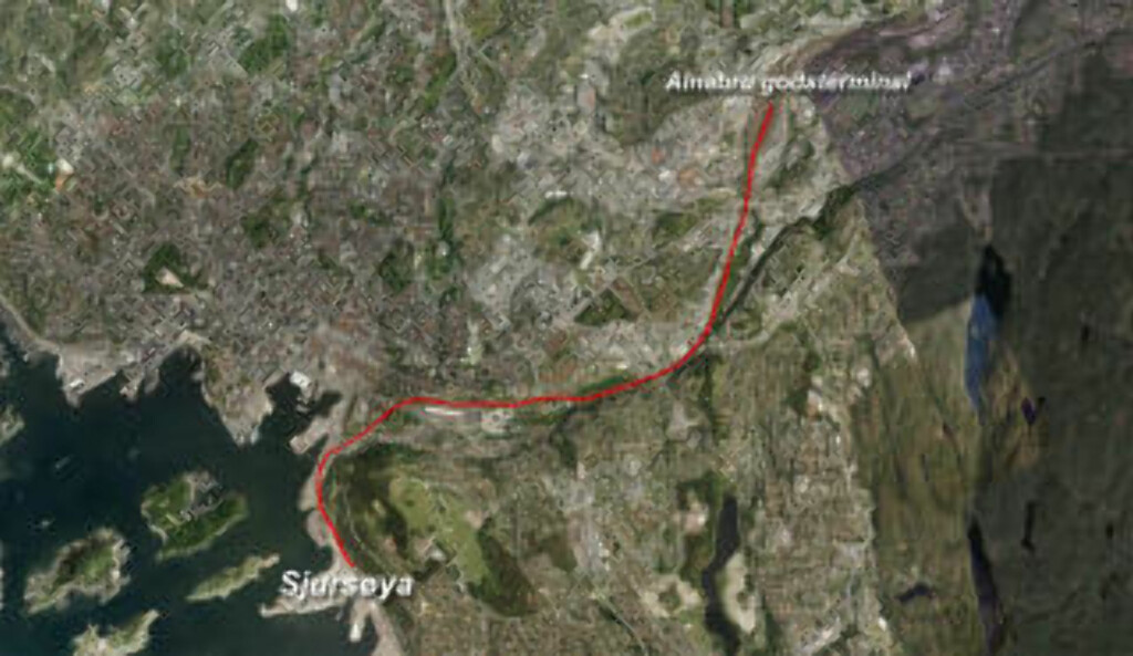 VILL FERD: Vognene løsnet ved Alnabru godsterminal. Vognene raste ukontrollert flere kilometer før ferden endte på Sjursøya. VILL FERD: Vognene løsnet ved Alnabru godsterminal. Vognene raste ukontrollert flere kilometer før ferden endte på Sjursøya.
