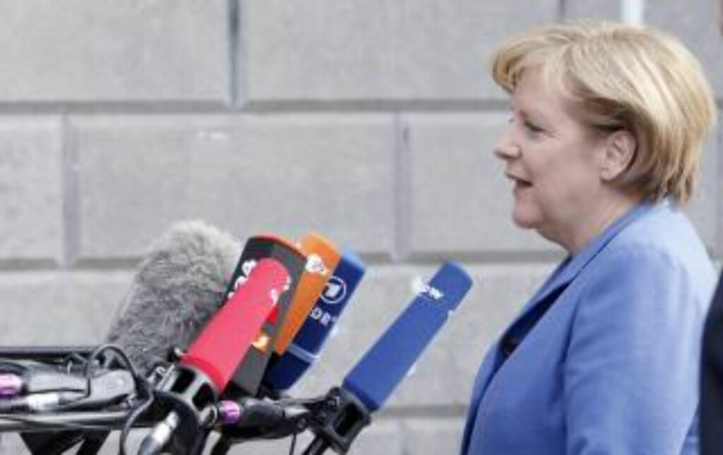 GIR HELLAS SIKKERHETSNETT: Tysklands forbundskansler Angela Merkel ble torsdag kveld enig med Frankrikes president Nicolas Sarkozy om et «finansielt sikkerhetsnett» som kan hjelpe Hellas ut av den økonomiske hengemyra. Foto: REUTERS / Sebastien Pirlet / SCANPIX GIR HELLAS SIKKERHETSNETT: Tysklands forbundskansler Angela Merkel ble torsdag kveld enig med Frankrikes president Nicolas Sarkozy om et «finansielt sikkerhetsnett» som kan hjelpe Hellas ut av den økonomiske hengemyra. Foto: REUTERS / Sebastien Pirlet / SCANPIX