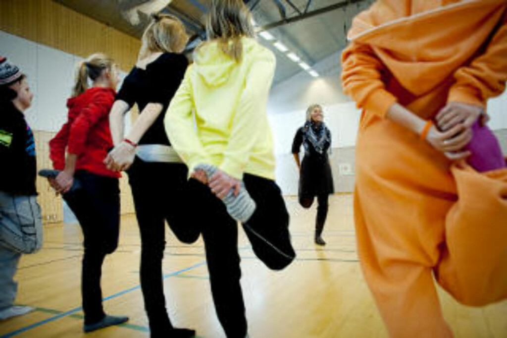FLAKKENDE BLIKK:— Hjemme sitter mange med laptopen i fanget, tv-en på og radioen i bakgrunnen. Det flakkende inntrykksbildet gjør at de lett blir utålmodige når de kommer til skolen og skal konsentrere seg om oppgaver over tid, sier rektor ved Runni ungdomsskole, Hilde Marie Schjerven, til Dagbladet. Foto: Bjørn Langsem. FLAKKENDE BLIKK:— Hjemme sitter mange med laptopen i fanget, tv-en på og radioen i bakgrunnen. Det flakkende inntrykksbildet gjør at de lett blir utålmodige når de kommer til skolen og skal konsentrere seg om oppgaver over tid, sier rektor ved Runni ungdomsskole, Hilde Marie Schjerven, til Dagbladet. Foto: Bjørn Langsem.