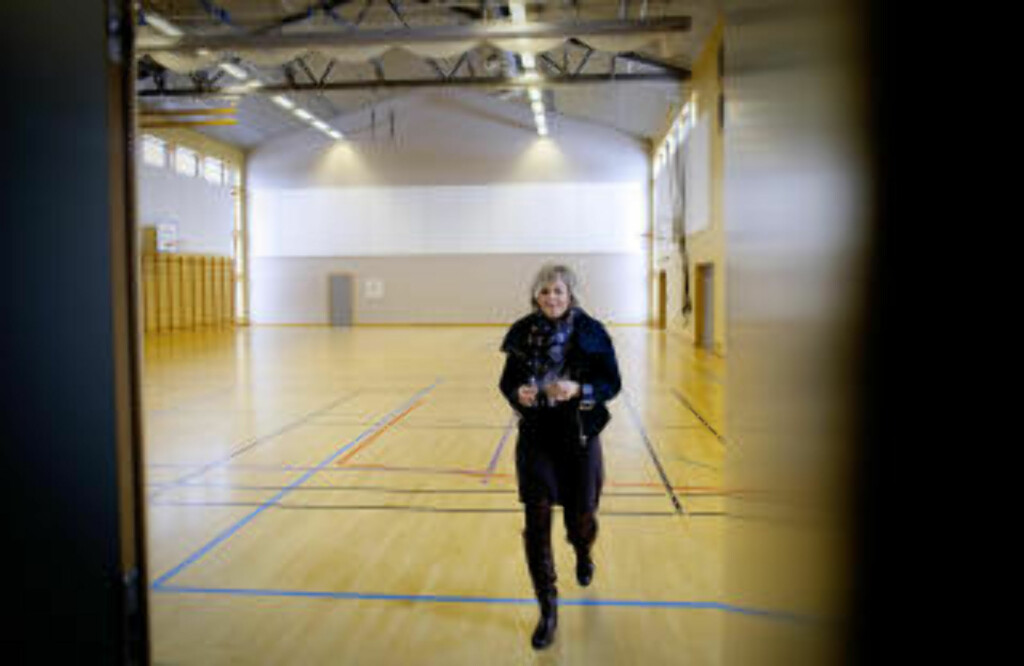 ZAPP: — Mange barn «zapper» seg vekk fra temaene eller fagene de ikke liker eller føler de ikke mestrer. For flere er gym et slikt fag, sier rektor ved Runni ungdomsskole, Hilde Marie Schjerven. Foto: Bjørn Langsem. ZAPP: — Mange barn «zapper» seg vekk fra temaene eller fagene de ikke liker eller føler de ikke mestrer. For flere er gym et slikt fag, sier rektor ved Runni ungdomsskole, Hilde Marie Schjerven. Foto: Bjørn Langsem.