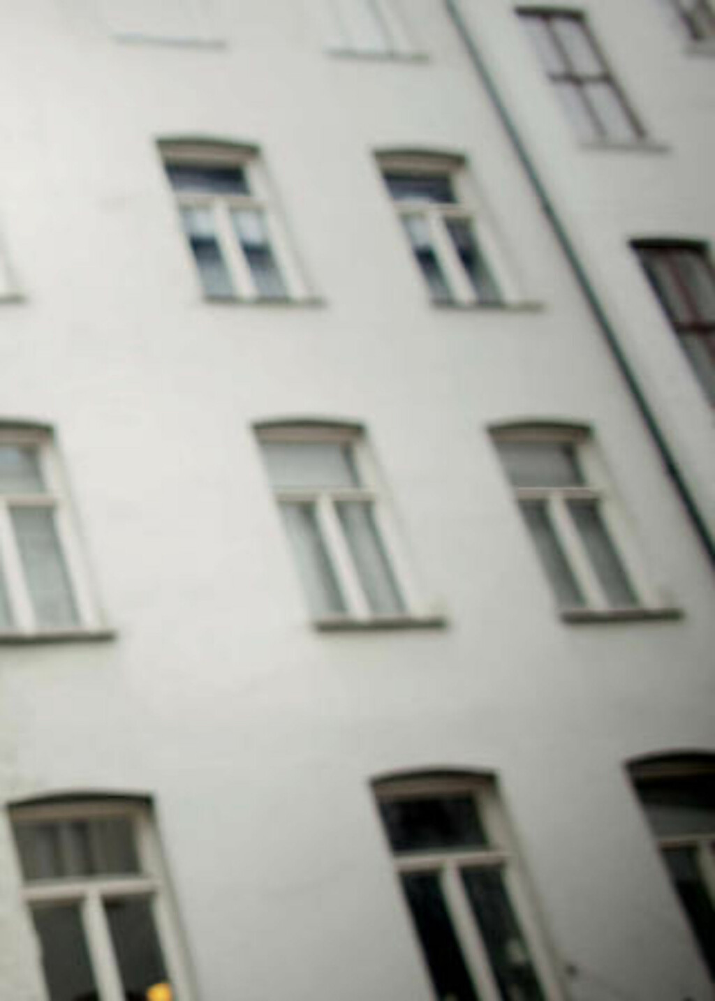 TAR SAKEN TIL FORLIKSRÅDET: Gårdbestyreren regner med å gå til forliksrådet med saken for å få tilbake 60 000 kroner av tv-kjendisen og samboeren som har leid hos ham på Frogner i Oslo. Foto: Bjørn Langsem/Dagbladet TAR SAKEN TIL FORLIKSRÅDET: Gårdbestyreren regner med å gå til forliksrådet med saken for å få tilbake 60 000 kroner av tv-kjendisen og samboeren som har leid hos ham på Frogner i Oslo. Foto: Bjørn Langsem/Dagbladet
