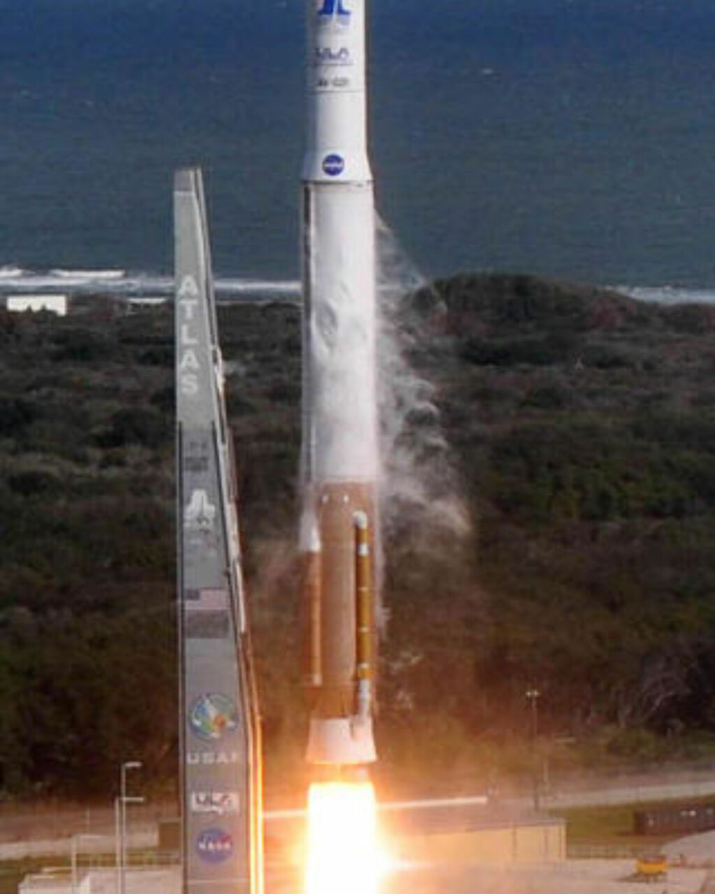 STARTHJELP: Romflyet, som ikke har noe gjenbrukbart boostersystem som romferjene, er avhengig av en Atlas (avbildet) eller Delta-rakett for å komme seg opp i omløpsbane. Foto: AFP PHOTO/NASA/SCANPIX STARTHJELP: Romflyet, som ikke har noe gjenbrukbart boostersystem som romferjene, er avhengig av en Atlas (avbildet) eller Delta-rakett for å komme seg opp i omløpsbane. Foto: AFP PHOTO/NASA/SCANPIX