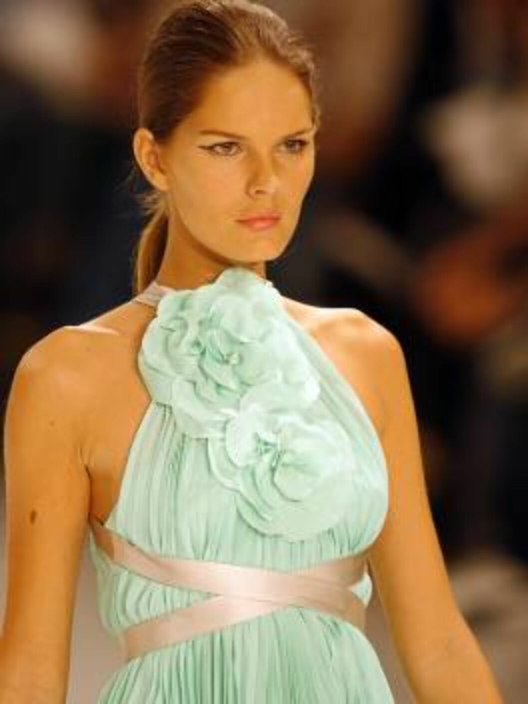 A model shows a design of Forum's collection during the Sao Paulo Fashion Week in Sao Paulo, Brazil, Friday, July 14, 2006. (AP Photo/Andre Penner) Foto: AP A model shows a design of Forum's collection during the Sao Paulo Fashion Week in Sao Paulo, Brazil, Friday, July 14, 2006. (AP Photo/Andre Penner) Foto: AP