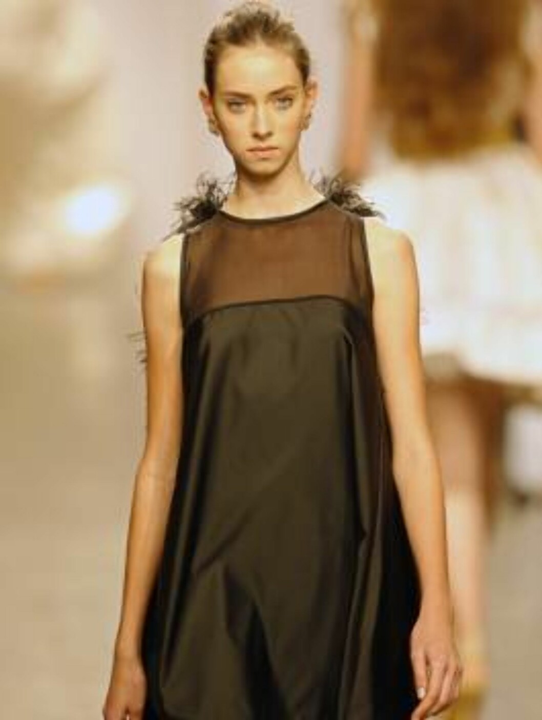 A model shows a design of Fause Hatens`s collection during the Sao Paulo Fashion Week in Sao Paulo, Brazil, Friday, July 14, 2006. (AP Photo/Andre Penner) Foto: AP/Scanpix A model shows a design of Fause Hatens`s collection during the Sao Paulo Fashion Week in Sao Paulo, Brazil, Friday, July 14, 2006. (AP Photo/Andre Penner) Foto: AP/Scanpix