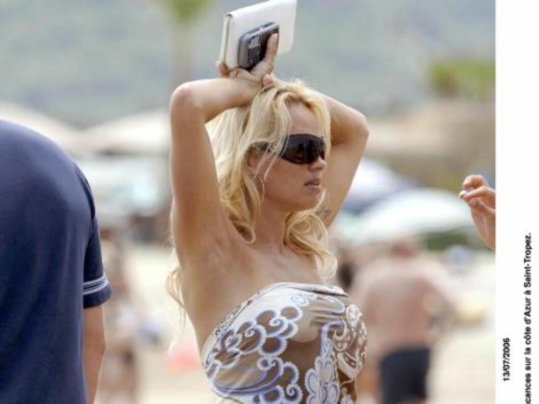 N¡24824 Saint-Tropez/France July 13th, 2006
Non Exclusive
Pamela Anderson on holidays in Saint-Tropez.
Foto: All Over Press N¡24824 Saint-Tropez/France July 13th, 2006
Non Exclusive
Pamela Anderson on holidays in Saint-Tropez.
Foto: All Over Press