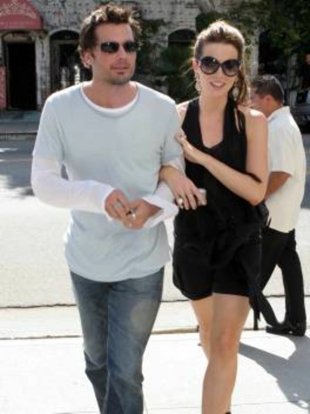 Kate Beckinsale with see through shirt has lunch at The Ivy restaurant in Hollywood with her husband. June 17, 2006 X17agency exclusive Foto: All Over Press Kate Beckinsale with see through shirt has lunch at The Ivy restaurant in Hollywood with her husband. June 17, 2006 X17agency exclusive Foto: All Over Press