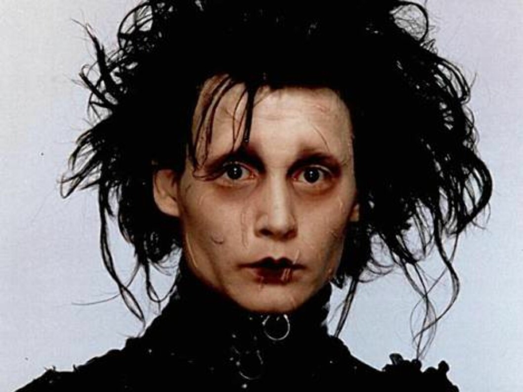 <strong>EDWARD SAKSEHÅND (1990):</strong> Her har du filmen som ga Johnny Depp stjernestatus for 17 år siden. - Å gå rundt med sakser på hånden tok litt på, ler Johnny. Foto: Universal <strong>EDWARD SAKSEHÅND (1990):</strong> Her har du filmen som ga Johnny Depp stjernestatus for 17 år siden. - Å gå rundt med sakser på hånden tok litt på, ler Johnny. Foto: Universal