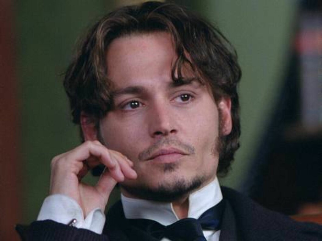 <strong>FROM HELL (2001):</strong> Atter en gang får Johnny spille etterforsker, og denne gangen er han den opium-elskende Frederick Abberline som går Jack The Ripper i sømmene. Foto: 20th Century Fox <strong>FROM HELL (2001):</strong> Atter en gang får Johnny spille etterforsker, og denne gangen er han den opium-elskende Frederick Abberline som går Jack The Ripper i sømmene. Foto: 20th Century Fox