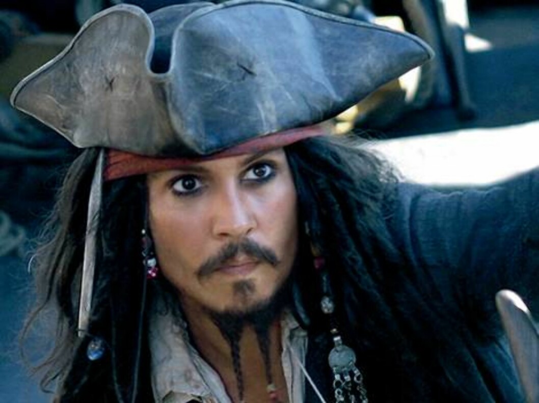 <strong>Pictured:</strong> Captain Jack Sparrow (JOHNNY DEPP) in a scene from PIRATES OF THE CARIBBEAN: DEAD MAN'S CHEST.
Johnny Depp, Orlando Bloom and Keira Knightley reunite in Walt Disney Pictures', in association with Jerry Bruckheimer Films, PIRATES OF THE CARIB Foto: Peter Mountain <strong>Pictured:</strong> Captain Jack Sparrow (JOHNNY DEPP) in a scene from PIRATES OF THE CARIBBEAN: DEAD MAN'S CHEST.
Johnny Depp, Orlando Bloom and Keira Knightley reunite in Walt Disney Pictures', in association with Jerry Bruckheimer Films, PIRATES OF THE CARIB Foto: Peter Mountain