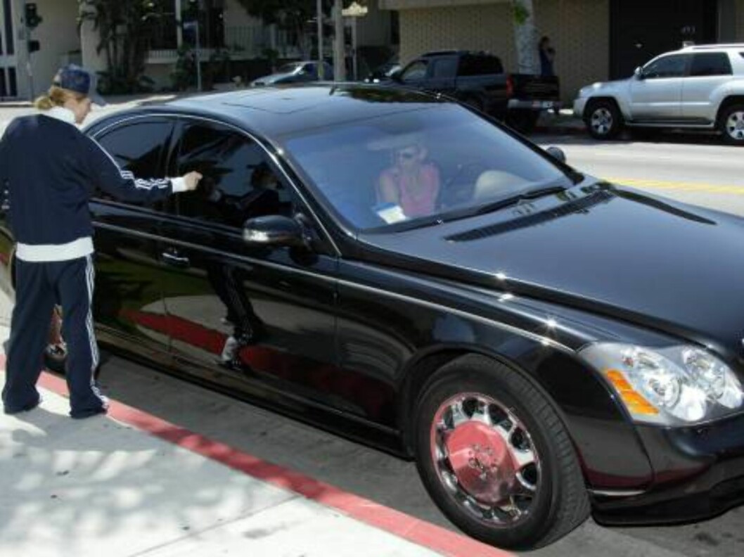 Madonna left the Beverly Hills Kabbalah Centre in her new Maybach. The new luxury vehicle is $350,000 (USD) and his fresh off the showroom floor. Just weeks before, the Material Girl left her Saturday worship in the decidedly less pricey Mini Cooper. A Foto: All Over Press Madonna left the Beverly Hills Kabbalah Centre in her new Maybach. The new luxury vehicle is $350,000 (USD) and his fresh off the showroom floor. Just weeks before, the Material Girl left her Saturday worship in the decidedly less pricey Mini Cooper. A Foto: All Over Press