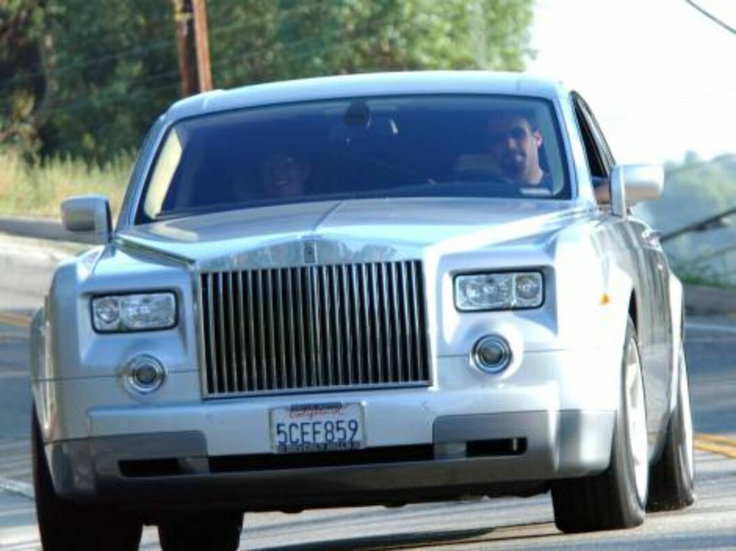 Ben Affleck the day his breakup with girlfriend Jennifer Lopez is announced going out from Jennifer Lopez's house in his Rolls Royce. He will eat at Baja Fresh restaurant in the San Fernando Valley.
September 14 2003
Exclusive X17agency / ALL OVER PRES Foto: All Over Press Ben Affleck the day his breakup with girlfriend Jennifer Lopez is announced going out from Jennifer Lopez's house in his Rolls Royce. He will eat at Baja Fresh restaurant in the San Fernando Valley.
September 14 2003
Exclusive X17agency / ALL OVER PRES Foto: All Over Press