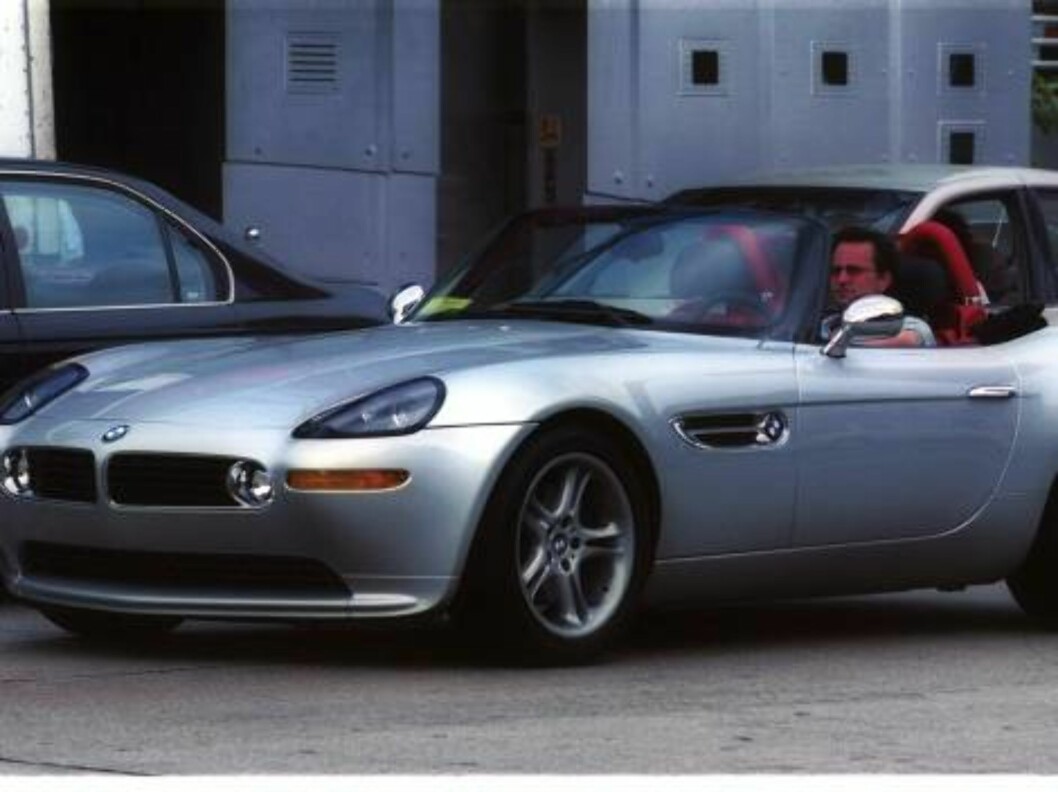 Matthew Perry in his brand new BMW convertible in Los Angeles oct 9 2001/X17 exclusive!!! His show -Friends is number one.
/ALL OVER PRESS Foto: All Over Press Matthew Perry in his brand new BMW convertible in Los Angeles oct 9 2001/X17 exclusive!!! His show -Friends is number one.
/ALL OVER PRESS Foto: All Over Press
