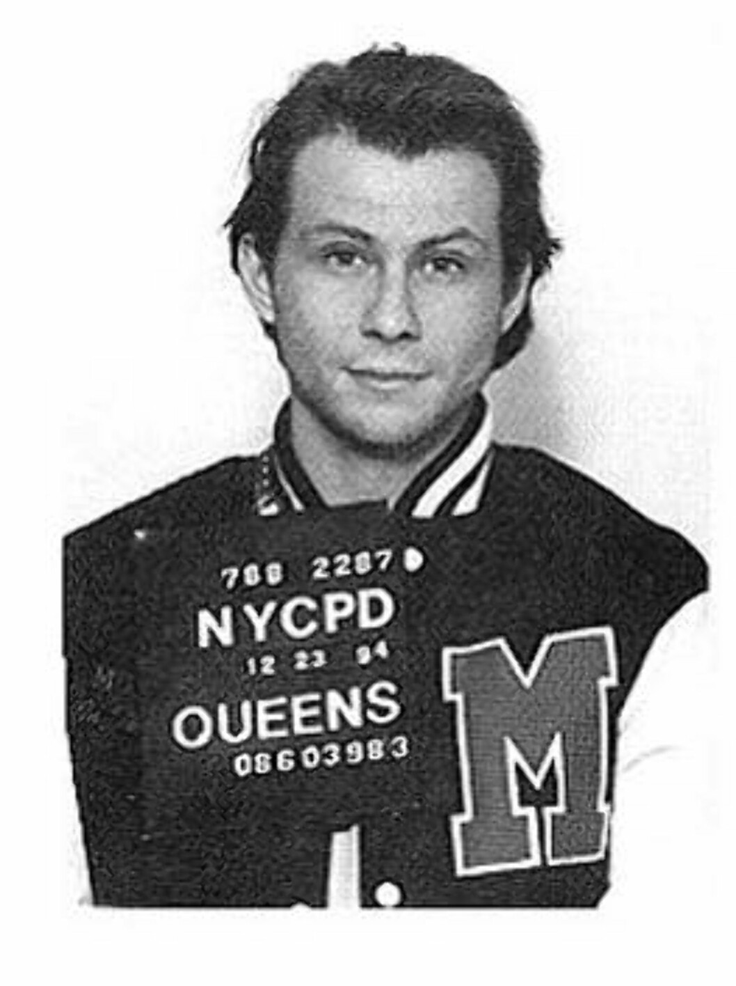 <strong>FIKK SAMFUNNSSTRAFF:</strong> Skuespiller Christian Slater ble pågrepet på JFK-flyplassen i 1994 for våpenbesittelse. Foto: Amerikansk politi <strong>FIKK SAMFUNNSSTRAFF:</strong> Skuespiller Christian Slater ble pågrepet på JFK-flyplassen i 1994 for våpenbesittelse. Foto: Amerikansk politi