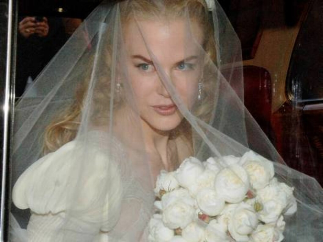 Australian actress Nicole Kidman leaves her home on her way to her wedding to marry Australian country singer Keith Urban in Sydney, Sunday, June 25, 2006. It is expected that some 230 guests will attend the late afternoon nuptials at Sydney's Cardinal Ce Foto: AP/Scanpix Australian actress Nicole Kidman leaves her home on her way to her wedding to marry Australian country singer Keith Urban in Sydney, Sunday, June 25, 2006. It is expected that some 230 guests will attend the late afternoon nuptials at Sydney's Cardinal Ce Foto: AP/Scanpix