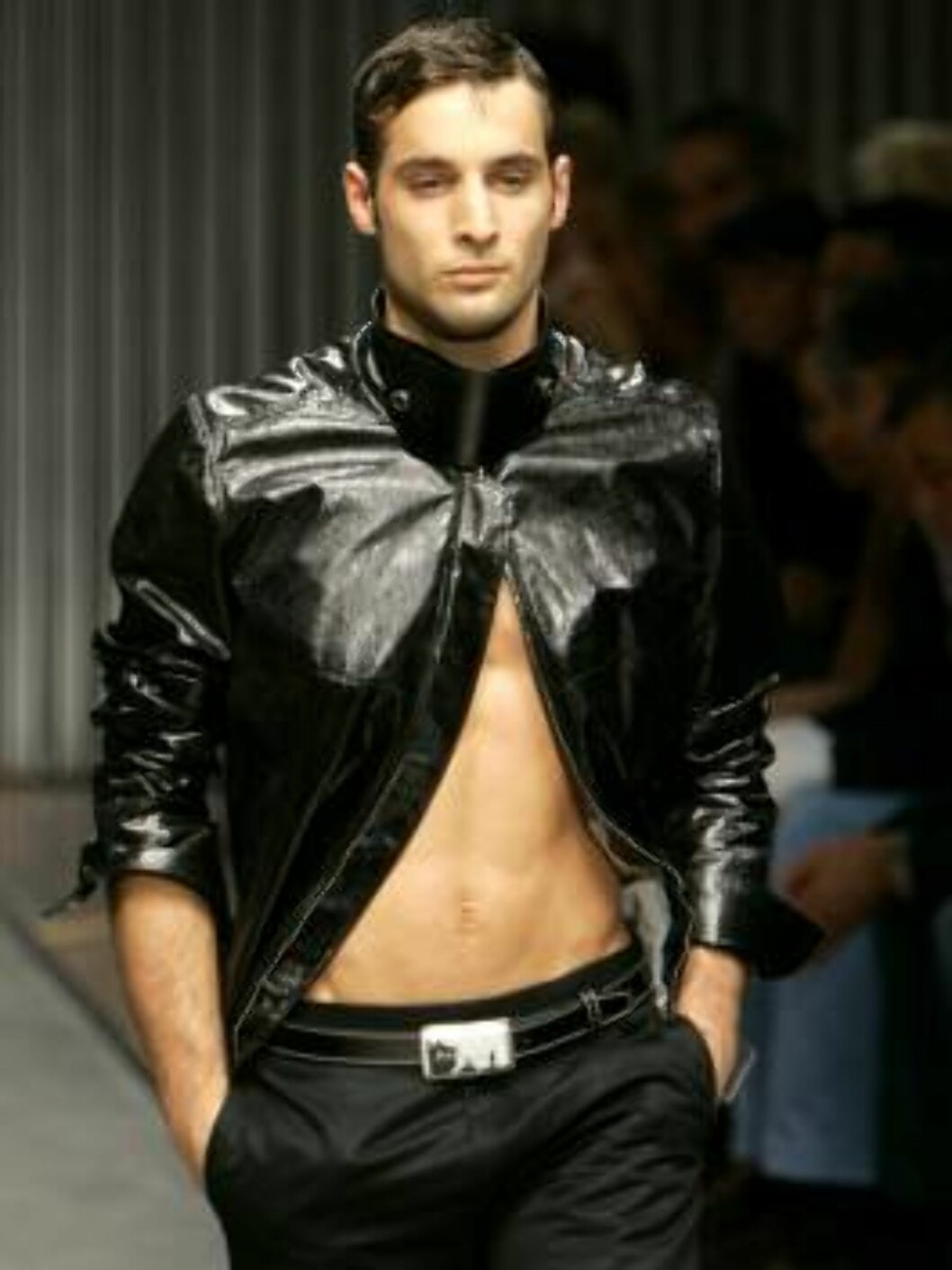 A model wears a jacket part of Gianfranco Ferre` Spring-Summer 2007 men's collection, unveiled in Milan, Italy, Monday, June 26, 2006. (AP Photo/Antonio Calanni) Foto: AP/Scanpix A model wears a jacket part of Gianfranco Ferre` Spring-Summer 2007 men's collection, unveiled in Milan, Italy, Monday, June 26, 2006. (AP Photo/Antonio Calanni) Foto: AP/Scanpix