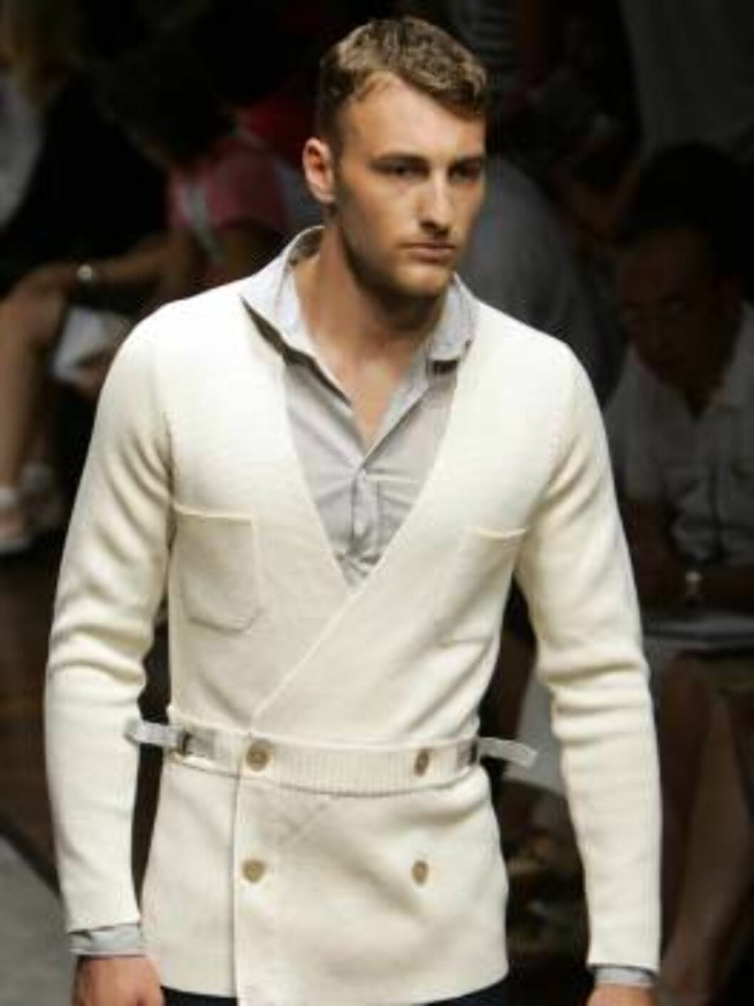 A model wears an outfit part of Gianfranco Ferre` Spring-Summer 2007 men's collection, unveiled in Milan, Italy, Monday, June 26, 2006. (AP Photo/Antonio Calanni) Foto: AP/Scanpix A model wears an outfit part of Gianfranco Ferre` Spring-Summer 2007 men's collection, unveiled in Milan, Italy, Monday, June 26, 2006. (AP Photo/Antonio Calanni) Foto: AP/Scanpix