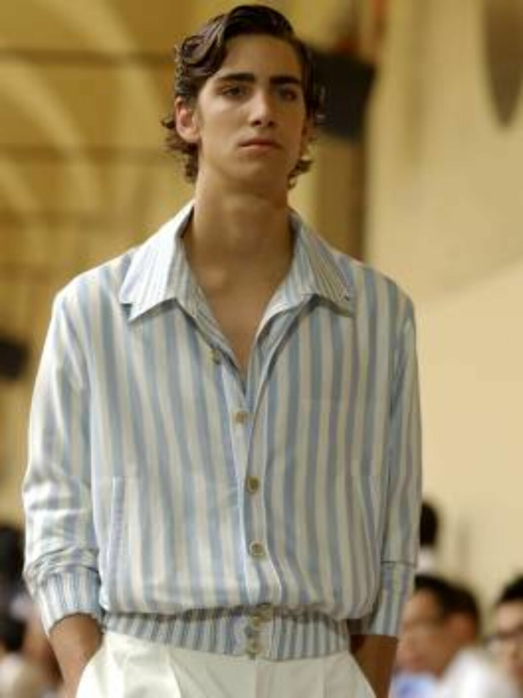 A model wears an outfit part of the Alexander McQueen Spring-Summer 2007 men's collection, unveiled in Milan, Italy, Monday, June 26, 2006. (AP Photo/Alberto Pellaschiar) Foto: AP/Scanpix A model wears an outfit part of the Alexander McQueen Spring-Summer 2007 men's collection, unveiled in Milan, Italy, Monday, June 26, 2006. (AP Photo/Alberto Pellaschiar) Foto: AP/Scanpix