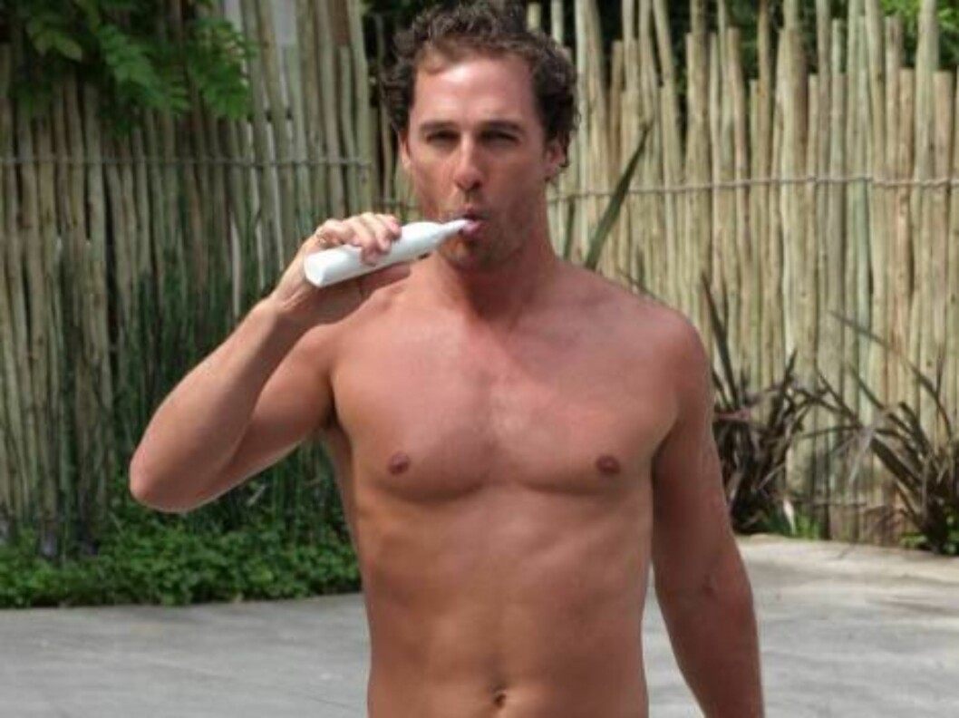 <strong>Code:</strong> X17XX8 - no code, Los Angeles, USA, 01.05.2005: Matthew McConaughey wakes up in Los Angeles brushes his teeth and get the paper on his doorstep.
All Over Press / X17 Agency / ALL OVER PRESS Foto: All Over Press <strong>Code:</strong> X17XX8 - no code, Los Angeles, USA, 01.05.2005: Matthew McConaughey wakes up in Los Angeles brushes his teeth and get the paper on his doorstep.
All Over Press / X17 Agency / ALL OVER PRESS Foto: All Over Press