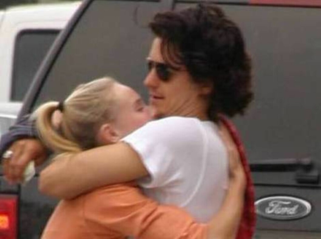Code: X17XX8- Lesley Garcia, LOS ANGELES, USA, 20.06.2004: Very much in love ACTOR Orlando Bloom hugging girlfriend Kate Bosworth in Los Angeles as the couple is shopping for clothes on trendy Robertson Avenue. Orlando stopped for a coffee and Kate went t Foto: All Over Press Code: X17XX8- Lesley Garcia, LOS ANGELES, USA, 20.06.2004: Very much in love ACTOR Orlando Bloom hugging girlfriend Kate Bosworth in Los Angeles as the couple is shopping for clothes on trendy Robertson Avenue. Orlando stopped for a coffee and Kate went t Foto: All Over Press