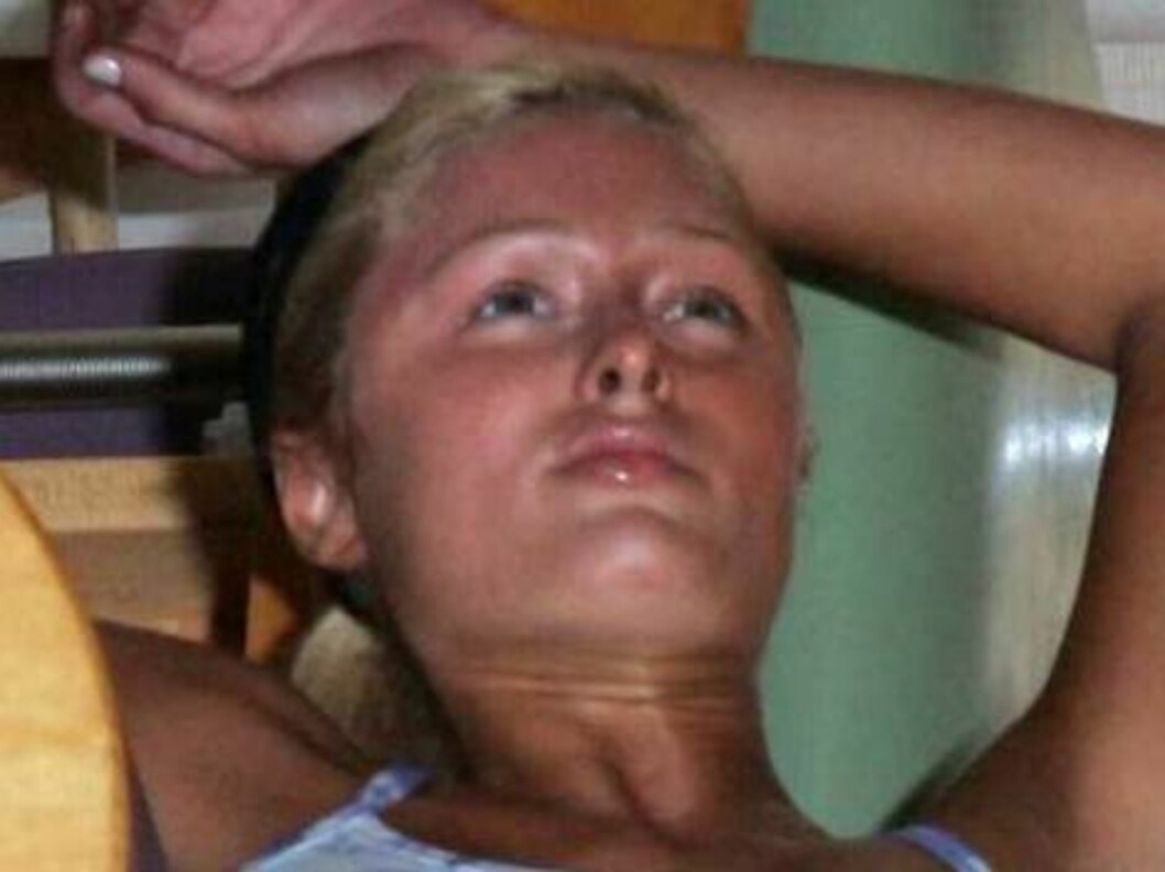 EXCLUSIVE shot of Paris Hilton at a Pilates class in Brentwood. Paris wears no makeup, arrived with black dress and changed. June 6, 2006 X17agency EXCLUSIVE Foto: All Over Press EXCLUSIVE shot of Paris Hilton at a Pilates class in Brentwood. Paris wears no makeup, arrived with black dress and changed. June 6, 2006 X17agency EXCLUSIVE Foto: All Over Press