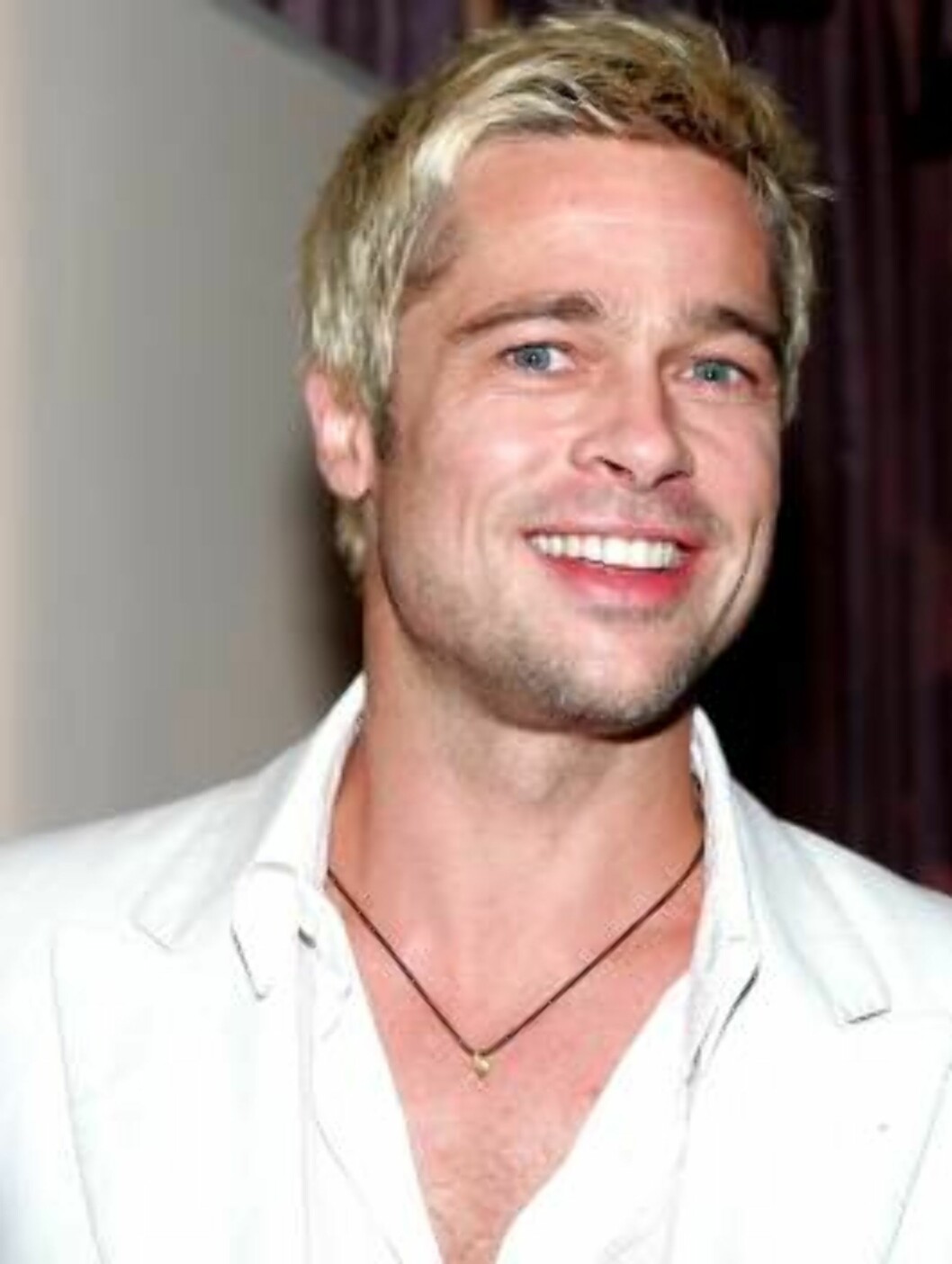 BEVERLY HILLS, CA - JULY 20: Actor Brad Pitt poses at the Hollywood Foreign Press Association annual installation luncheon at the Beverly Hills Hotel on July 20, 2005 in Beverly Hills, California. (Photo by Kevin Winter/Getty Images) *** Local Caption * Foto: All Over Press BEVERLY HILLS, CA - JULY 20: Actor Brad Pitt poses at the Hollywood Foreign Press Association annual installation luncheon at the Beverly Hills Hotel on July 20, 2005 in Beverly Hills, California. (Photo by Kevin Winter/Getty Images) *** Local Caption * Foto: All Over Press