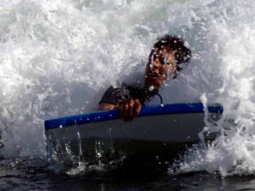 There is a life after Everybody Loves Raymond: Ray Romano bodysurfing in Malibu in front of his 20 million dollar estate. June 5, 2006 X17agency EXCLUSIVE Foto: All Over Press There is a life after Everybody Loves Raymond: Ray Romano bodysurfing in Malibu in front of his 20 million dollar estate. June 5, 2006 X17agency EXCLUSIVE Foto: All Over Press
