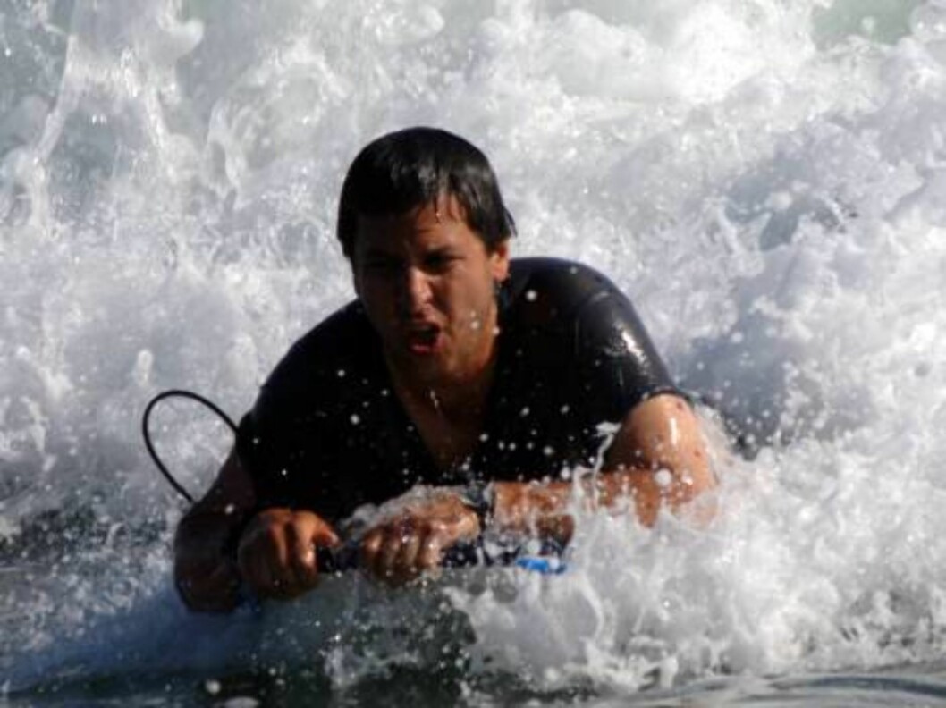 There is a life after Everybody Loves Raymond: Ray Romano bodysurfing in Malibu in front of his 20 million dollar estate. June 5, 2006 X17agency EXCLUSIVE Foto: All Over Press There is a life after Everybody Loves Raymond: Ray Romano bodysurfing in Malibu in front of his 20 million dollar estate. June 5, 2006 X17agency EXCLUSIVE Foto: All Over Press