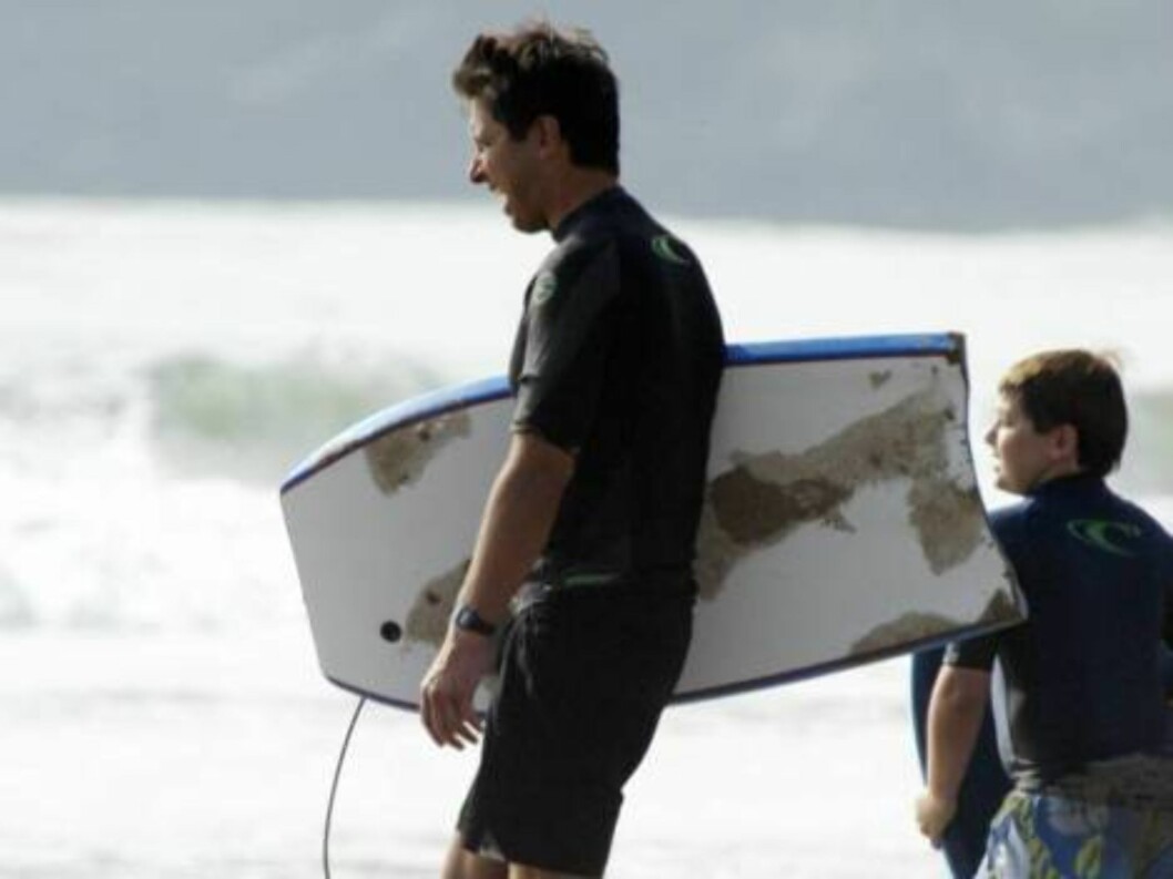 Ray Romano from Everybody loves Raymond surfing in Malibu with his sons Matthew and Gregory.
September 13 2003.
Exclusive X17agency / ALL OVER PRESS Foto: All Over Press Ray Romano from Everybody loves Raymond surfing in Malibu with his sons Matthew and Gregory.
September 13 2003.
Exclusive X17agency / ALL OVER PRESS Foto: All Over Press